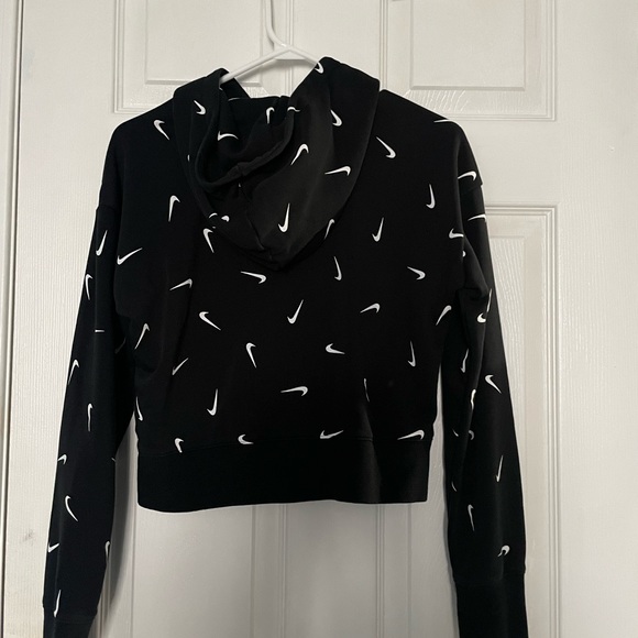 Nike sweater barely used - Picture 2 of 2